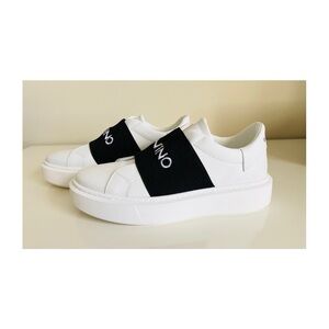 Valentino by Mario Valentino Incas White/Black Leather Sneakers Sz 6.5